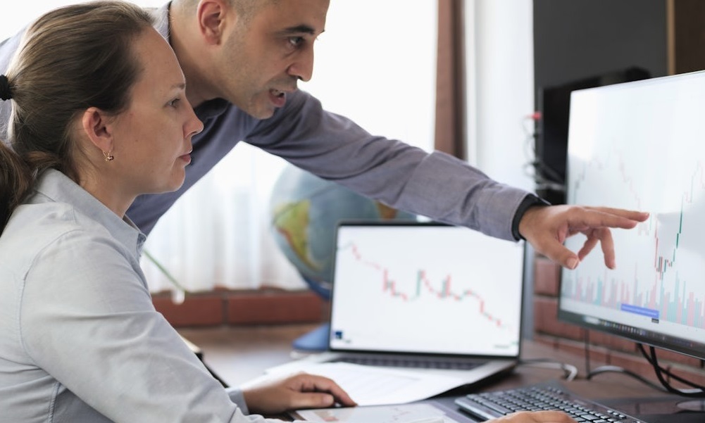 Cryptocurrency Analyst in canada